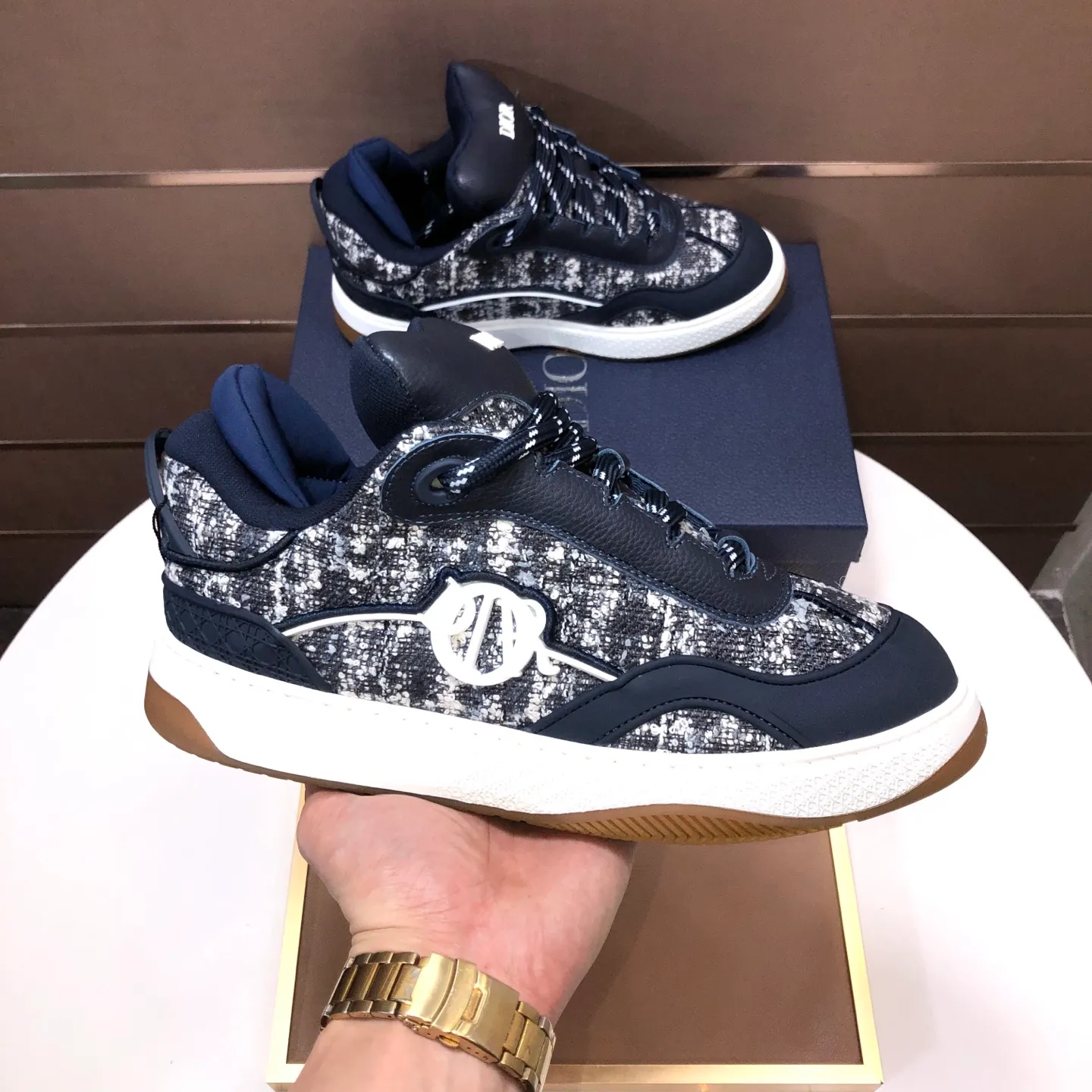 Ex-factory price: 800💶 (top original order) Brand: Dior (Dior) Standard code: Men's size 39-44 (45 customized) Grade: Same as the official website Material: Top original cowhide stitched together Original wear-resistant and lightweight outsole Style category: Fashionable casual shoes Distinguished luxury brand elements top luxury Color: Color of the actual picture